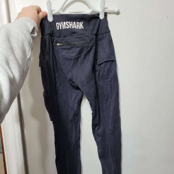 Black gymshark pants - Picture 2 of 4